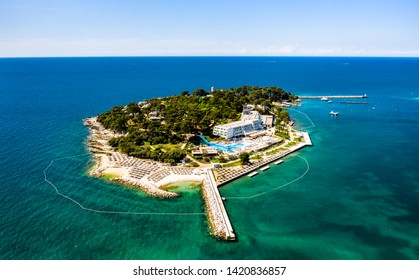 Vista aérea de la isla Sveti Nikola cerca de Porec, Croacia