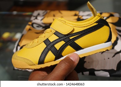 logo asics tiger