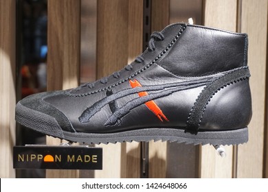 logo asics tiger