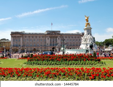 Buckingham Palace a Gäert an engem kloren Dag
