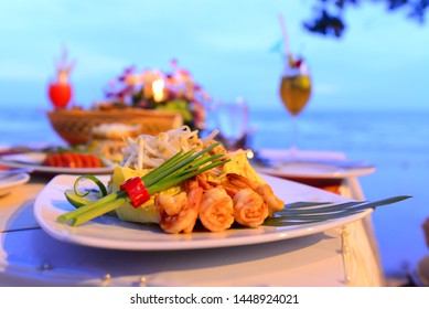 Campuran seafood di pantai