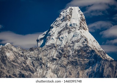 Ama Dablam (6.812 m). Een van de mooiste toppen in de Himalaya en in de hele wereld. Nepal, Everest-regio