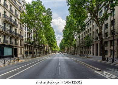 De Boulevard Saint-Germain - een belangrijke straat in Parijs op de linkeroever van de rivier de Seine.
