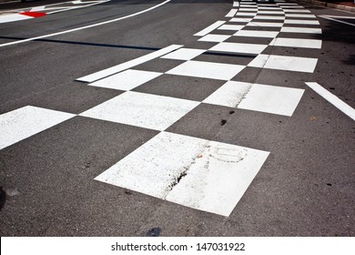 Autorace asfalt en stoeprand op Monaco Montecarlo Grand Prix stratencircuit