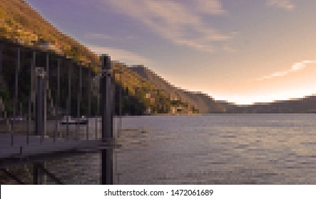Uitzicht op het meer en de bergen in een korrelige artistieke stijl. Comomeer in Italië zonsondergang zijaanzicht.