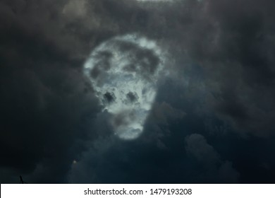 Drawing of a skull in a cloud, dark, pregrooved the sky.