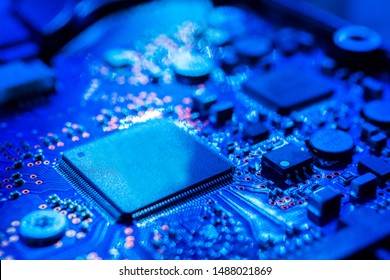 Placa de circuito. Chip digital de placa base. Tecnología de hardware de computadora electrónica. Procesador de comunicación integrado. Componente de ingeniería de información. Antecedentes de la ciencia de la tecnología.