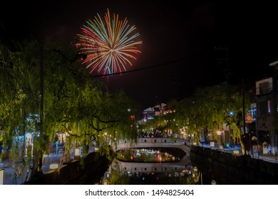 Festival de fogos de artifício de Kinosaki na temporada de verão.