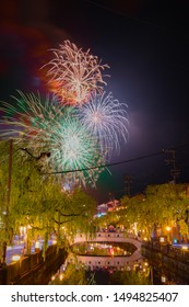 Festival de fogos de artifício de Kinosaki na temporada de verão.