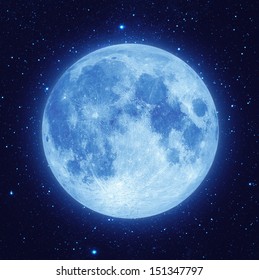 Voller blauer Mond mit Stern am dunklen Hintergrund des nächtlichen Himmels