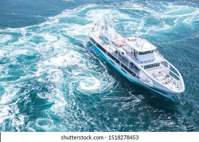 The city of Naruto is synonymous with “whirlpools”. This natural tidal phenomenon never ceases to amaze visitors.