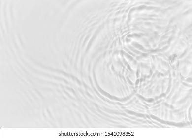 プールの水の波。抽象的な背景。黒と白のコンセプトです。
