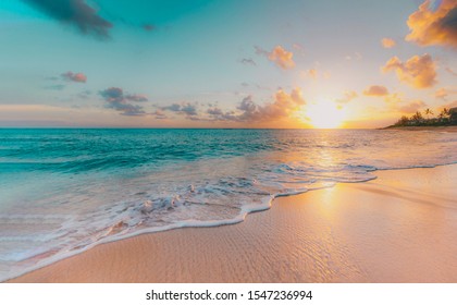 zee strand blauwe lucht zand zon daglicht ontspanning landschap gezichtspunt voor ontwerp ansichtkaart en kalender in thailand