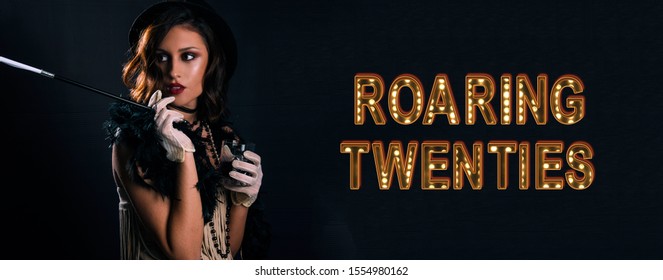 Brüllende 20er Jahre Poster Flapper Party Girl, Vintage 20er Jahre Mode Stil und Make-up und Frisur, Kostüm, Modell junge Frau, kaukasisches Mädchen