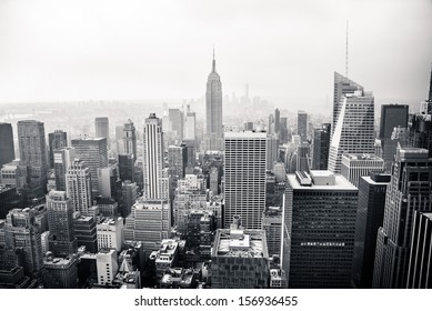 黒と白のニューヨーク市。空撮