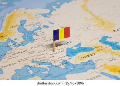 De vlag van Roemenië op de wereldkaart