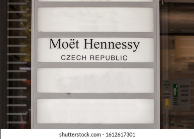 Moet Hennessy Logo Png - Moet Hennessy Logo Transparent, Png Download ,  Transparent Png Image - PNGitem