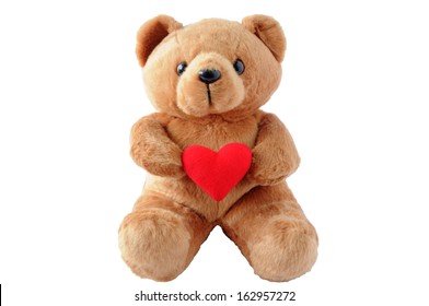 Teddybär, der ein Herz auf weißem Hintergrund hält
