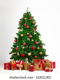 Cây thông Noel và nhiều hộp quà