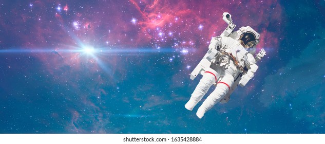 Astronaut Chilling 4K wallpaper download