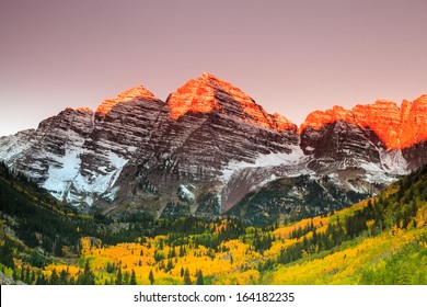 Maroon Bells-zonsopgang, White River National Forest, Colorado