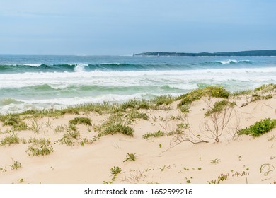 Prachtige golven en zandduinen bij Wanda Beach, Australië