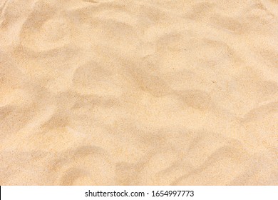 Sandnaturbeschaffenheit in der Sommersonne als Hintergrund