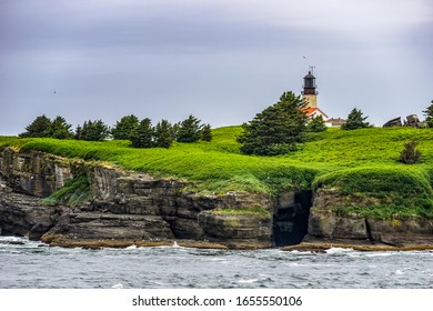 Faro de Cape Flattery en la isla de Tatoosh, reserva de Makah, Península Olímpica, estado de Washington, Estados Unidos.