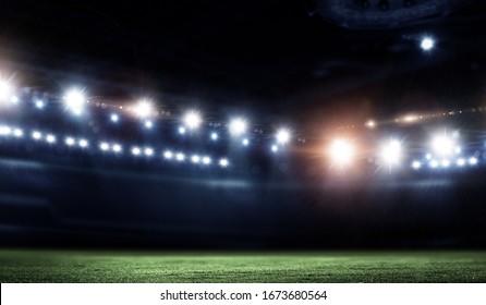 ライトの夜のサッカー アリーナをクローズ アップ