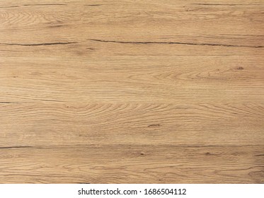 Fons de textura de fusta. Vista superior de la taula de fusta vintage amb esquerdes. Superfície marró clar de fusta antiga nuada amb color natural