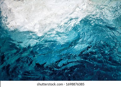 光の露出の下での海水の流れの抽象的な背景