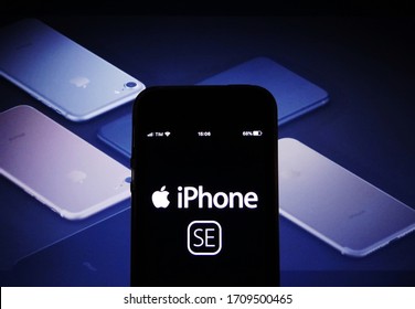 iPhone SE Logo PNG Vector (AI) Free Download