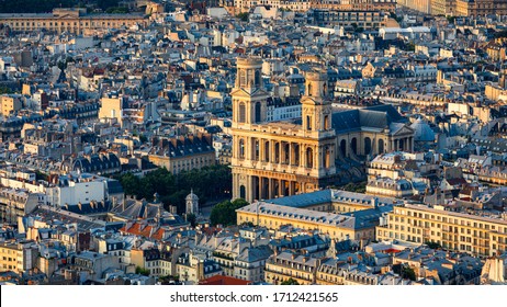 Nhà thờ Saint Sulpice nổi bật bởi ánh mặt trời. Được xây dựng vào năm 1754 Eglise Saint-Sulpice là một trong những nhà thờ lớn nhất ở Paris. Quận Saint-Germain-des-Pres, Place Saint-Sulpice, Paris, Pháp