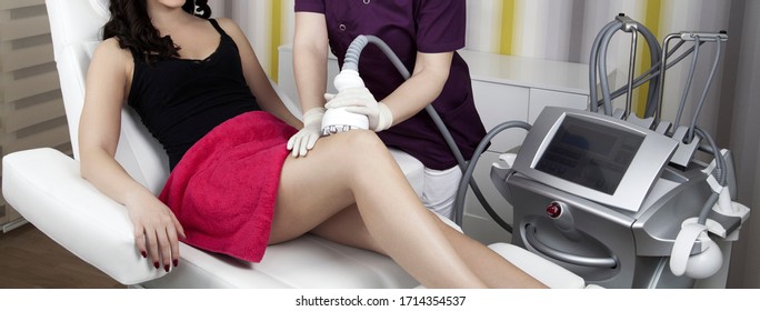 A terapia eletromagnética é realizada por meio de um dispositivo especial que emite pulsos eletromagnéticos que fazem o corpo ressoar.