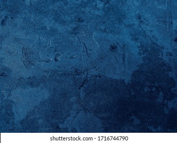Fondo de pared de estuco oscuro azul marino decorativo Grunge abstracto hermoso. Banner de textura estilizada áspera de arte con espacio para texto, concepto de color de fondo azul oscuro 2020. Color del año 2020