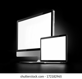 暗い背景に白い画面の 2 台のコンピューター