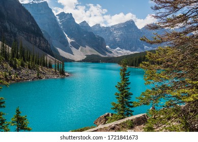 モレーン湖の自然の風景、アルバータ州、カナダ