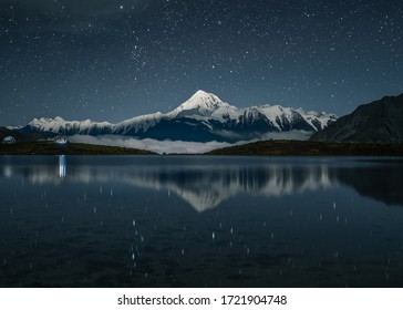 Gongga-Schneeberg im Mondlicht, Landkreis Kangding, Präfektur Ganzi, Sichuan, China