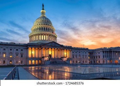 Gedung Capitol Amerika Serikat saat matahari terbenam, Washington DC, AS.