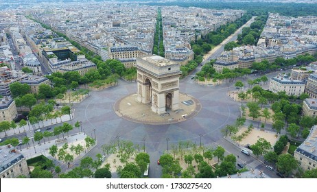 フランス、パリの市内中心部にある世界的に有名な凱旋門。スカイビュー