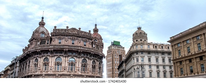 イタリアの水平背景 – リグリア地方 – ジェノバ市のフェラーリ広場の歴史的建造物。
