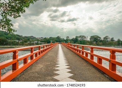 ทัศนียภาพอันงดงามของแม่น้ำอุจิกาวะในเมืองอุจิ จังหวัดเกียวโต ประเทศญี่ปุ่น