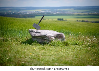 O martelo de Thor no meio do prado
