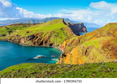 ポンタ デ サン ローレンコ、マデイラ島、ポルトガル。緑の風景、崖、大西洋の美しい風光明媚な山の景色。アクティブな日の新鮮な夏のシーンをハイキングします。旅行の休日の背景
