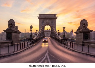 Puente de las Cadenas, Budapest. Imagen del Puente de las Cadenas en Budapest durante el amanecer.