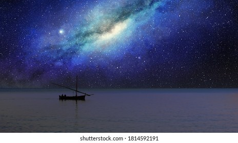 漁船は夜に天の川の下を航行します