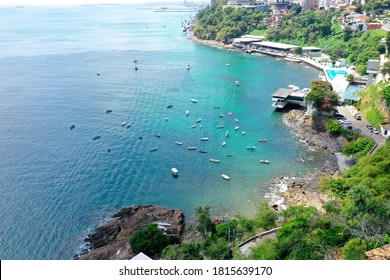 Paradise Beach, Salvador, Bahia, Brasilien. Luftlandschaft Salvador, Bahia. Luftlandschaft des Stadtbildes. Luftaufnahme des Paradiesstrandes, Salvador, Brasilien. Strand. Salvador, Bahia, Brasilien. Naturlandschaft