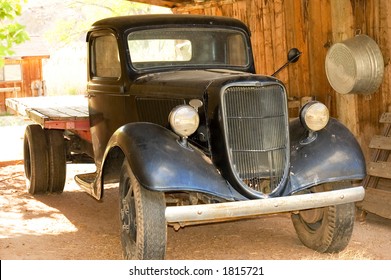 Vechi camion de epocă din 1930, în stare bună de funcționare, într-o fermă din Utah, SUA