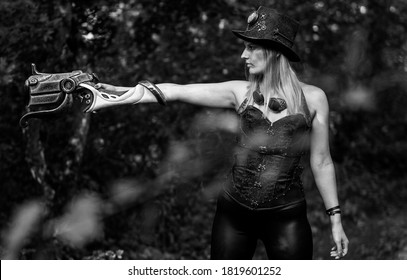 Steampunk cosplay, ki ga je naredila mlada ženska