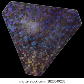 黒い背景に分離された実際の紙シートにクールなホログラフィック カラーの表面を持つ三角形の光沢のあるホイル ステッカー。素敵なホロ ステッカーのマクロ写真。ここにテキストを追加するだけです。